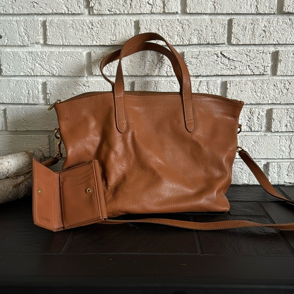 CUYANA MEDIUM CARRYALL TOTE CAMEL + WALLET